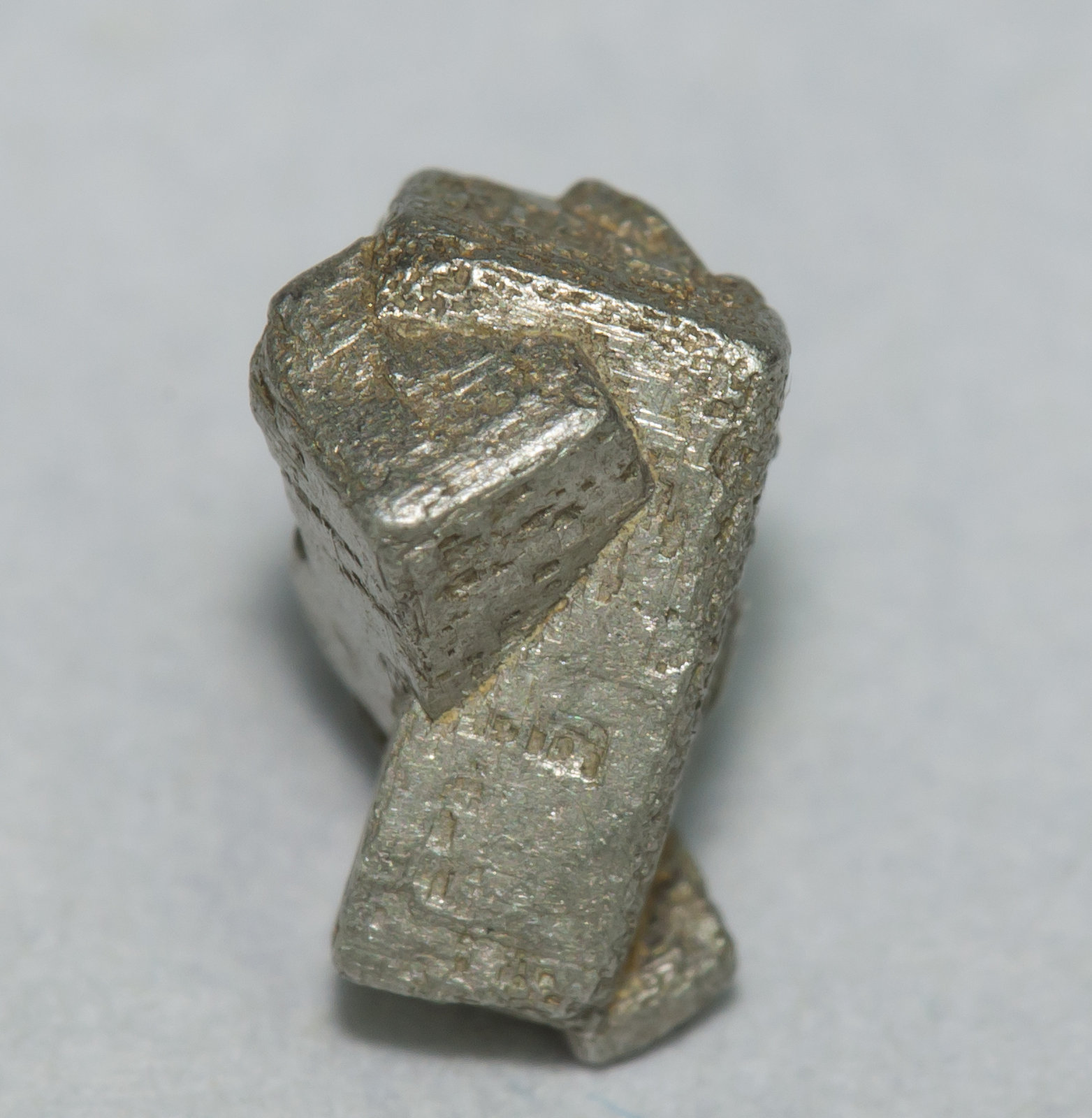 specimens/s_imagesAA4/Platinum-EA51AA4s1.jpg