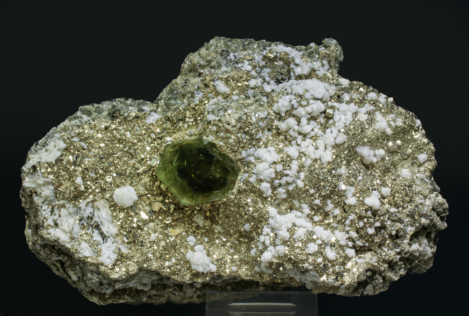 specimens/s_imagesAD9/Fluorapatite-NP4AD9f.jpg