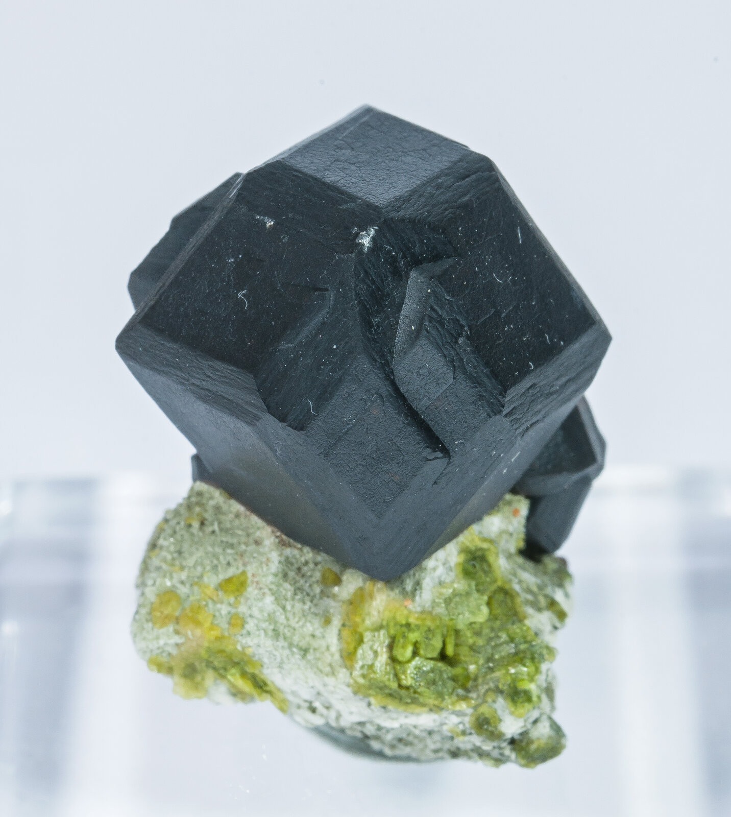 specimens/s_imagesAN2/Andradite-TP14AN2f.jpg