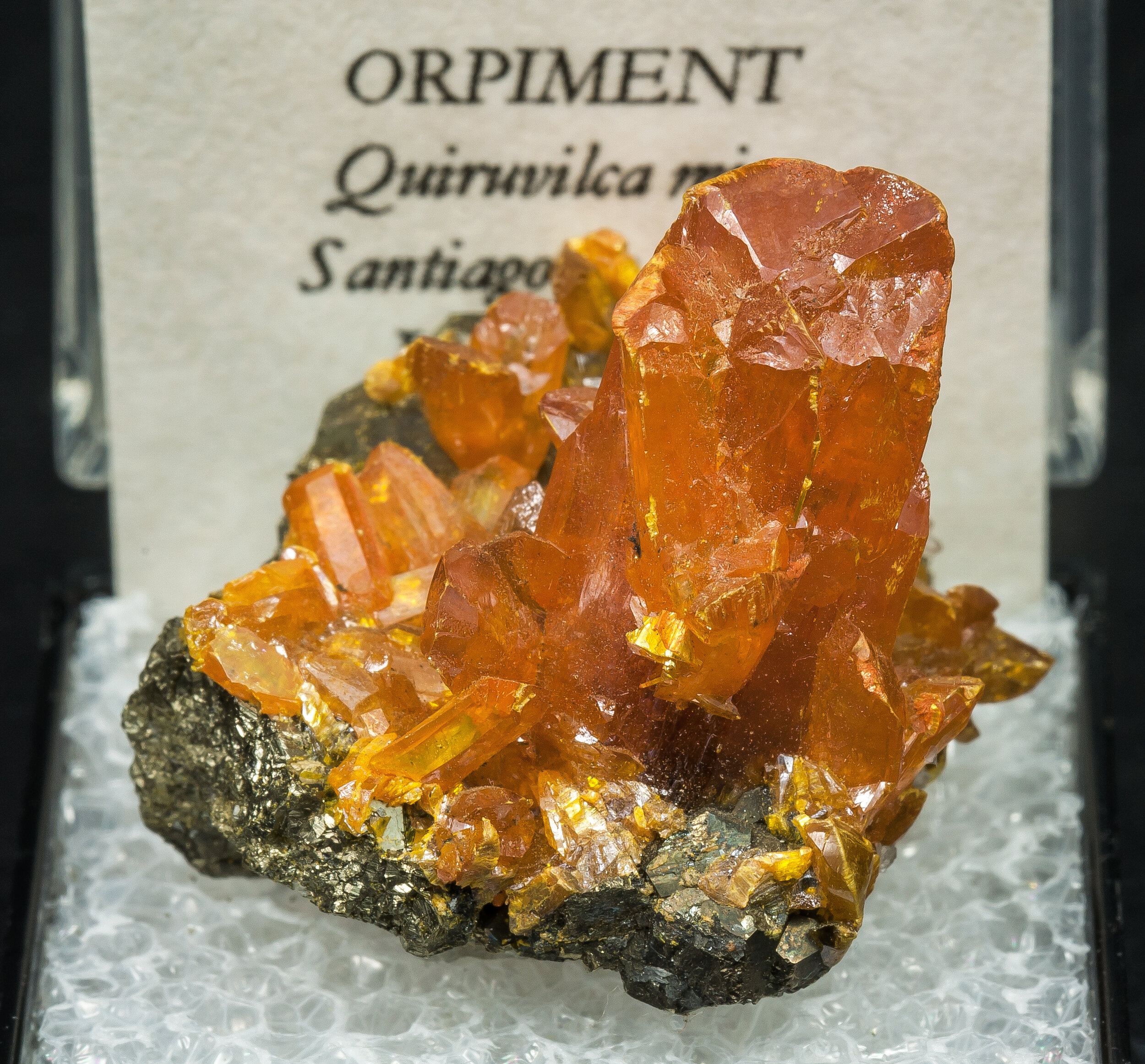 specimens/s_imagesAO0/Orpiment-TFR14AO0f2.jpg