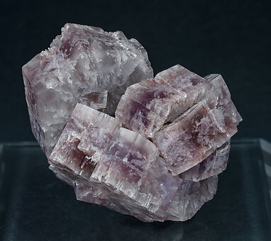 Aragonite. Front