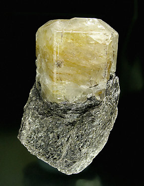 Fluorapatito. Vista frontal
