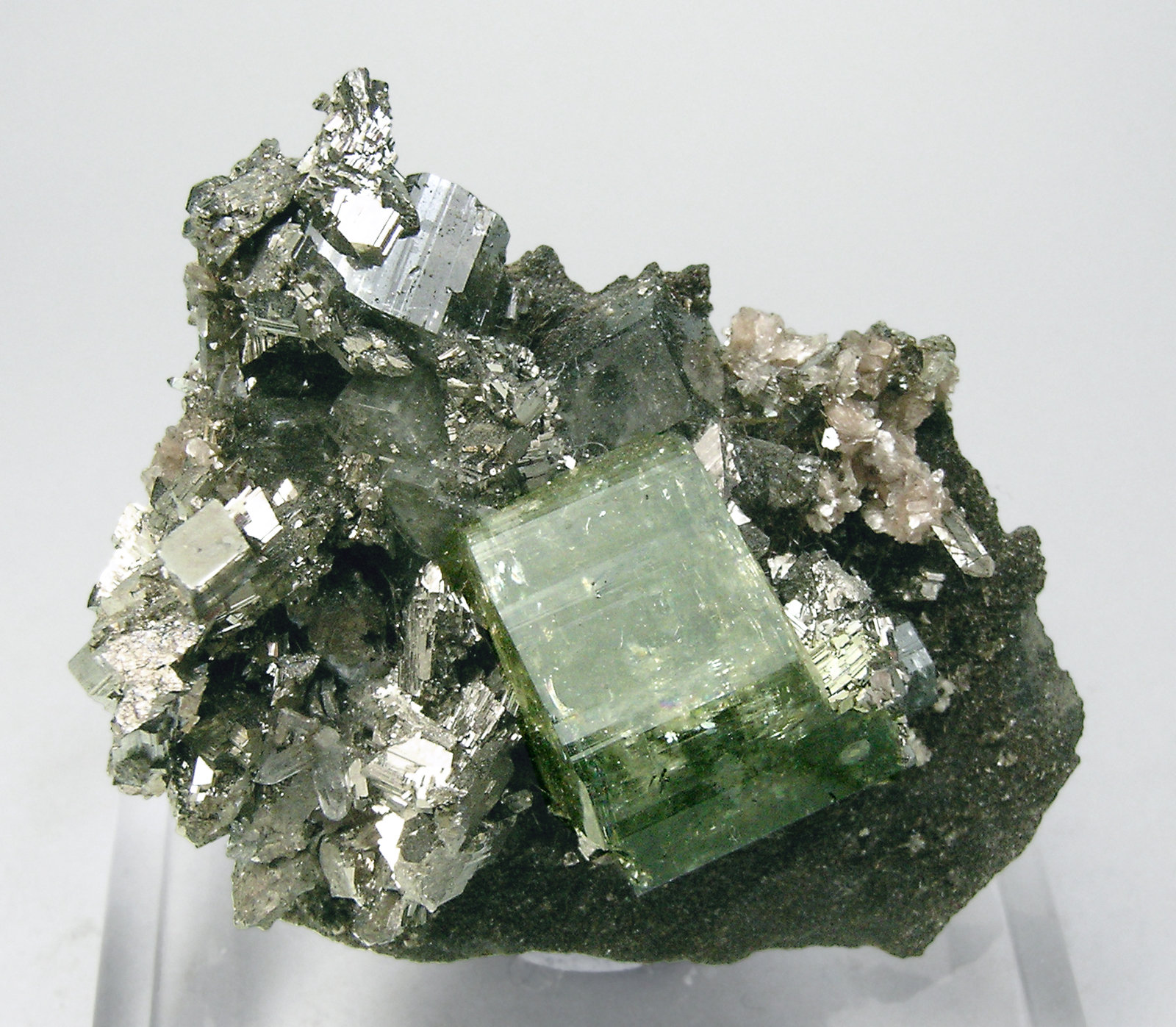 specimens/s_imagesN2/Apatite-CaF-AE47N2f.jpg